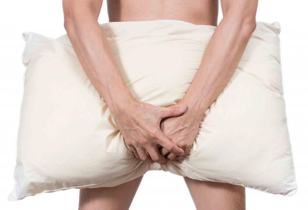 տղամարդը մարմնամարզություն է անում՝ ուժը բարձրացնելու համար